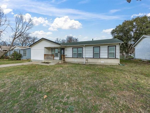 5025 Stephanie Drive, Haltom City, TX 76117