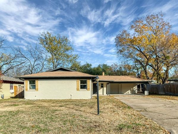 5009 Roxie Street, Haltom City, TX 76117