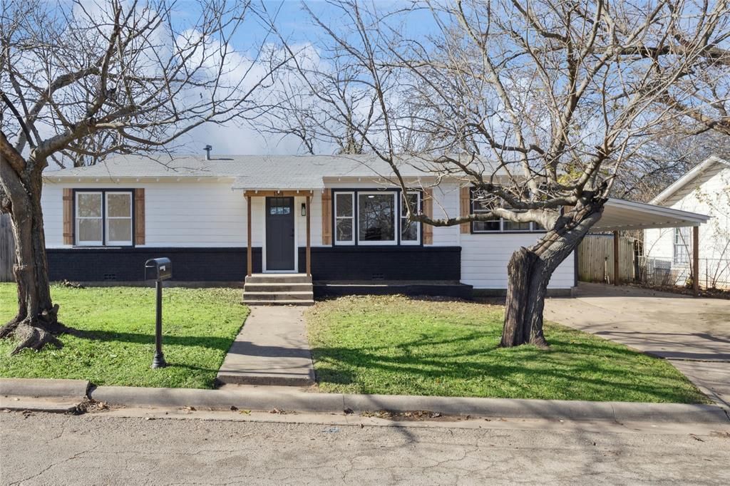 1301 N Douglas Avenue, Cleburne, TX 76033 Main Photo