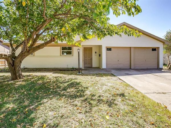 921 Willow Circle S, Burleson, TX 76028