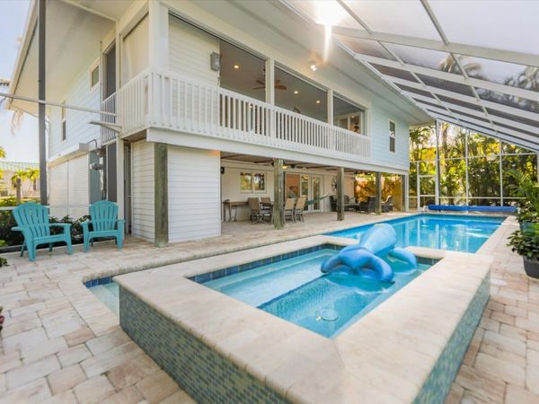 693 Emeril Ct, Sanibel, FL 33957