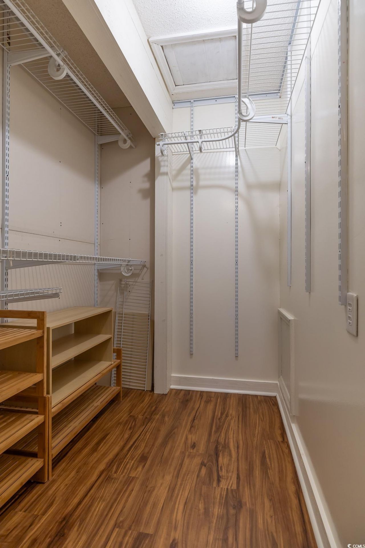 330 Hagley Dr. Photo 17