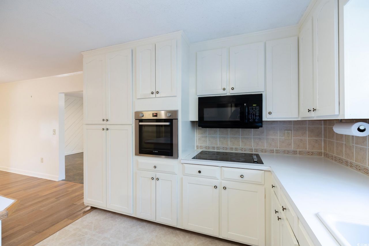 330 Hagley Dr. Photo 2