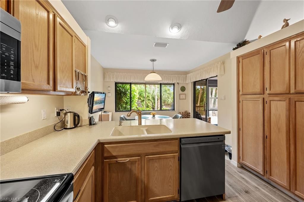6106 Forest Villas Cir, Fort Myers, FL 33908 Photo