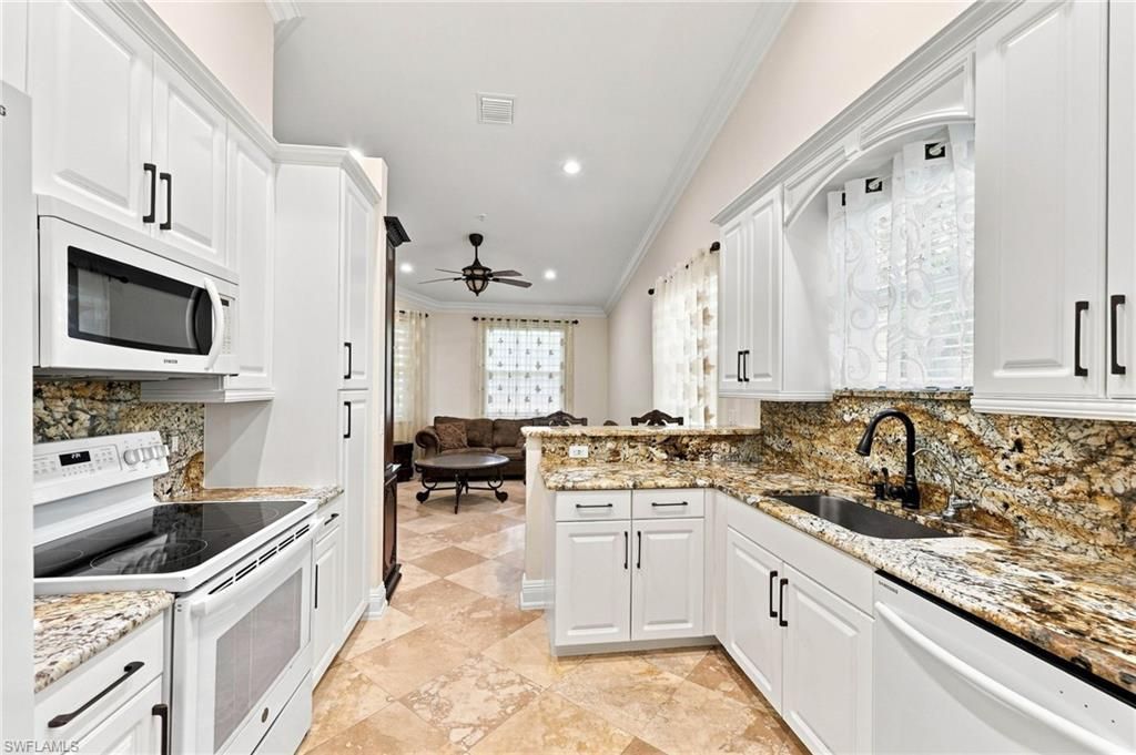 1345 Mariposa Cir, Unit 5204, Naples, FL 34105 Photo