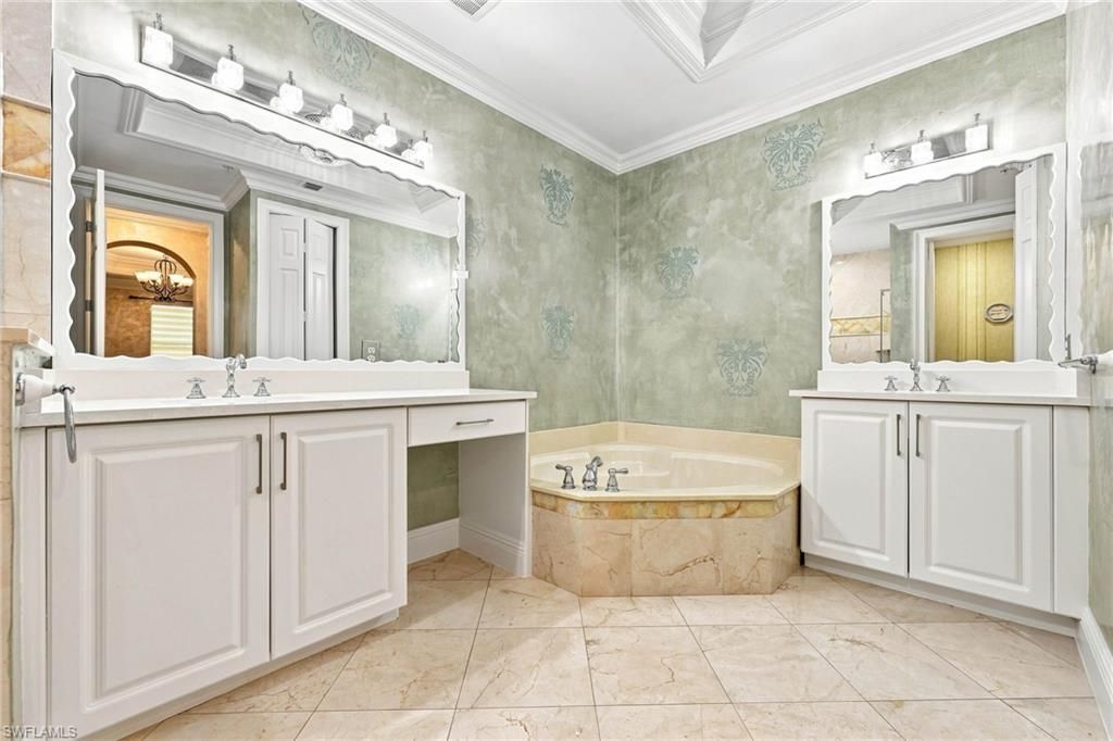 1345 Mariposa Cir, Unit 5204, Naples, FL 34105 Photo