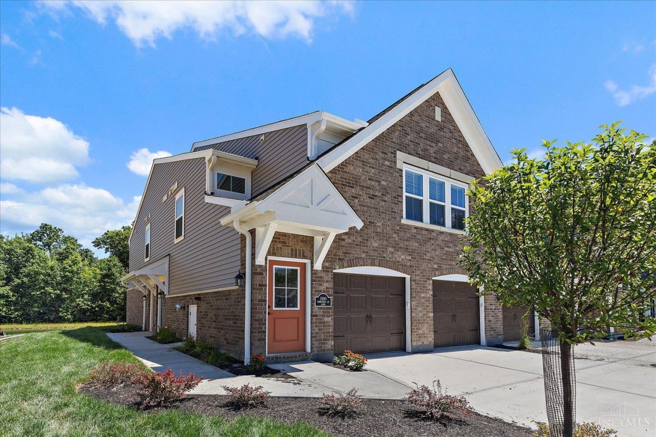 5890 Parkview Lane, Unit 300, Miami Twp, OH 45150 Main Photo