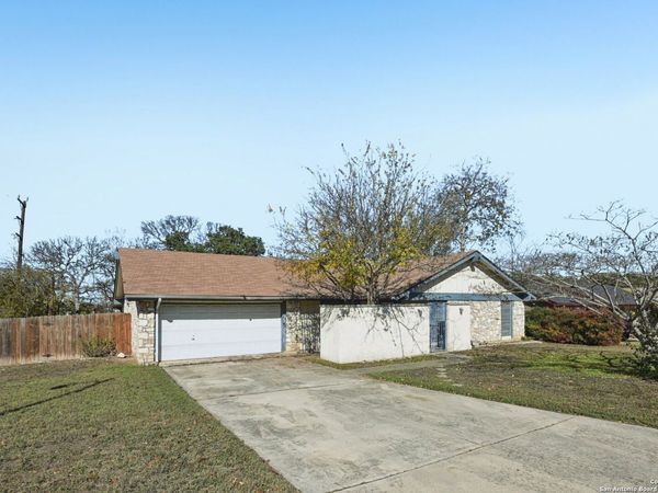 8203 Phoenix, Universal City, TX 78148