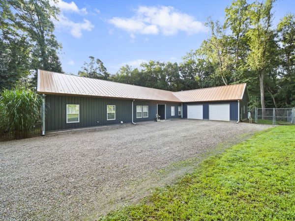 6635 E Chicago Road, Jonesville, MI 49250