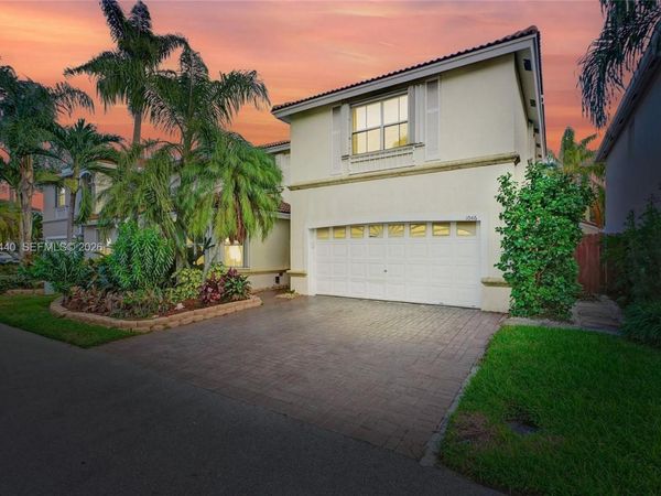 1046 Satinleaf St, Hollywood, FL 33019