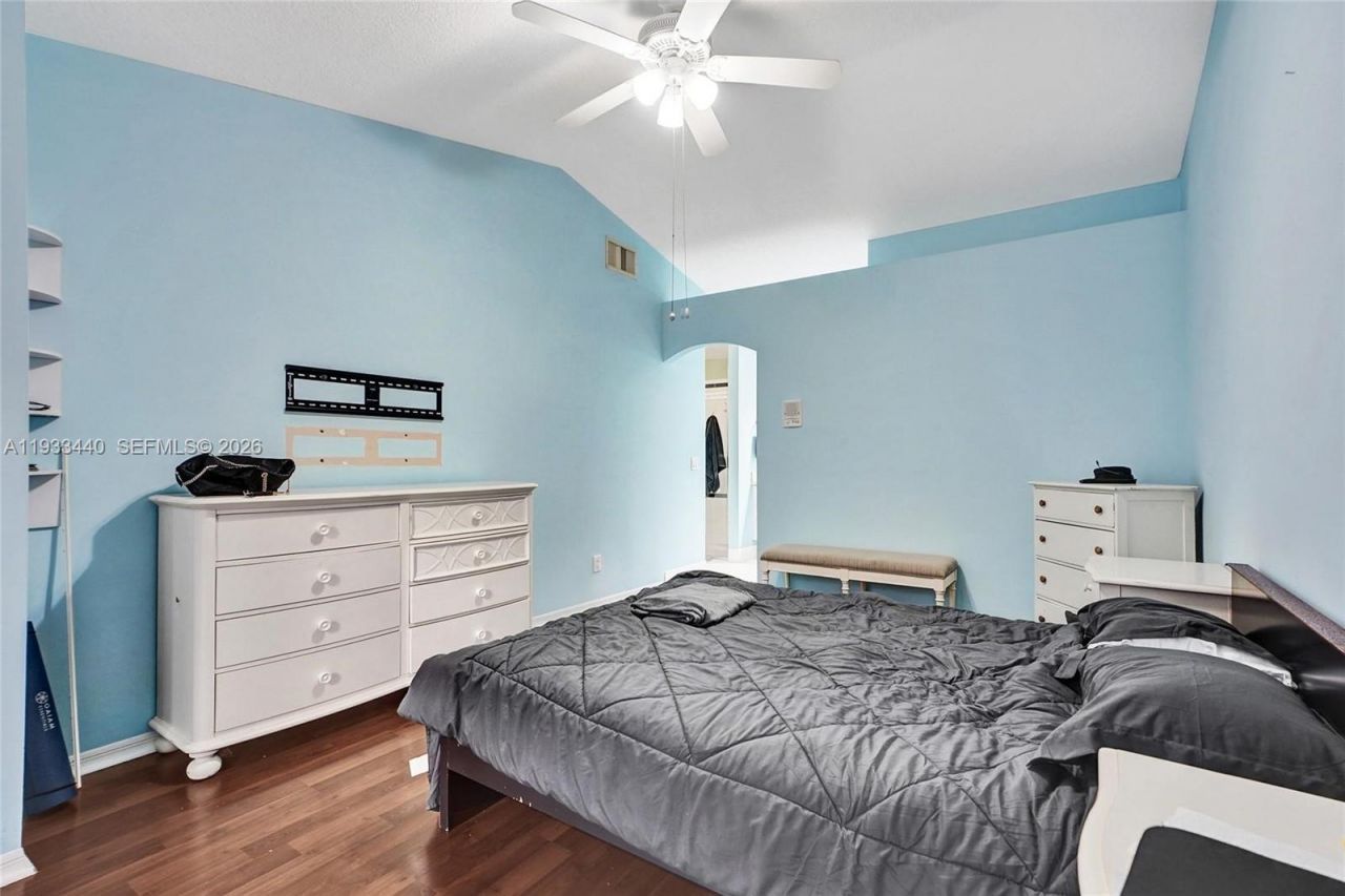 1046 Satinleaf St, Hollywood, FL 33019 Photo