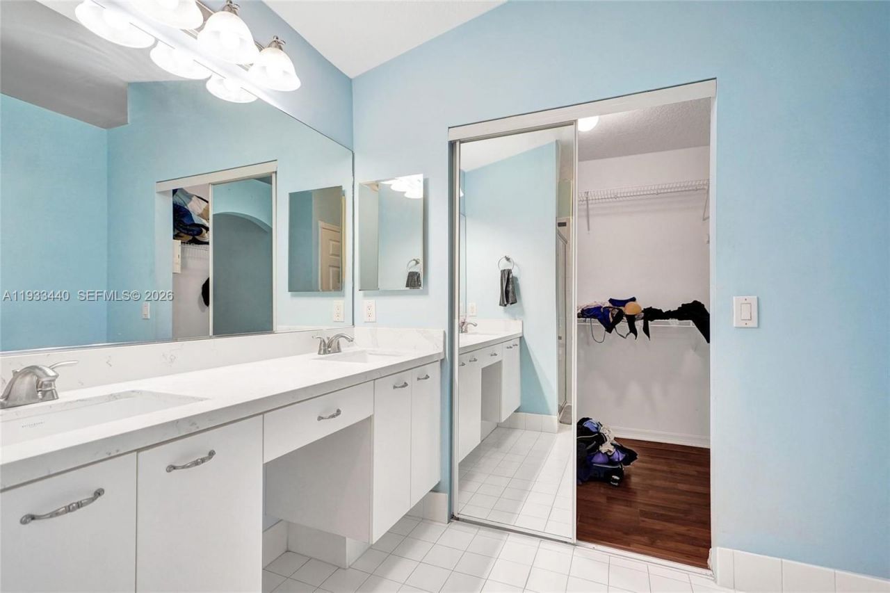 1046 Satinleaf St, Hollywood, FL 33019 Photo