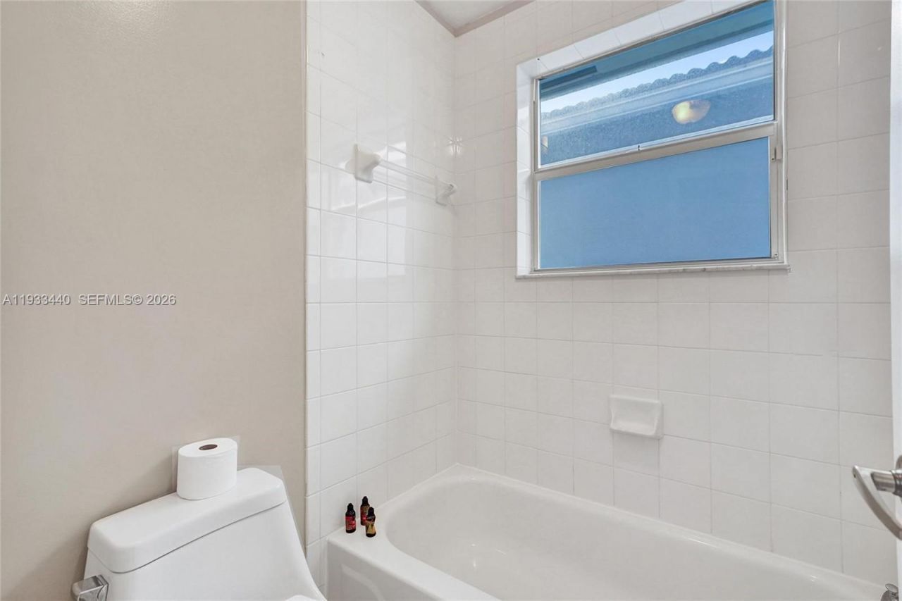 1046 Satinleaf St, Hollywood, FL 33019 Photo