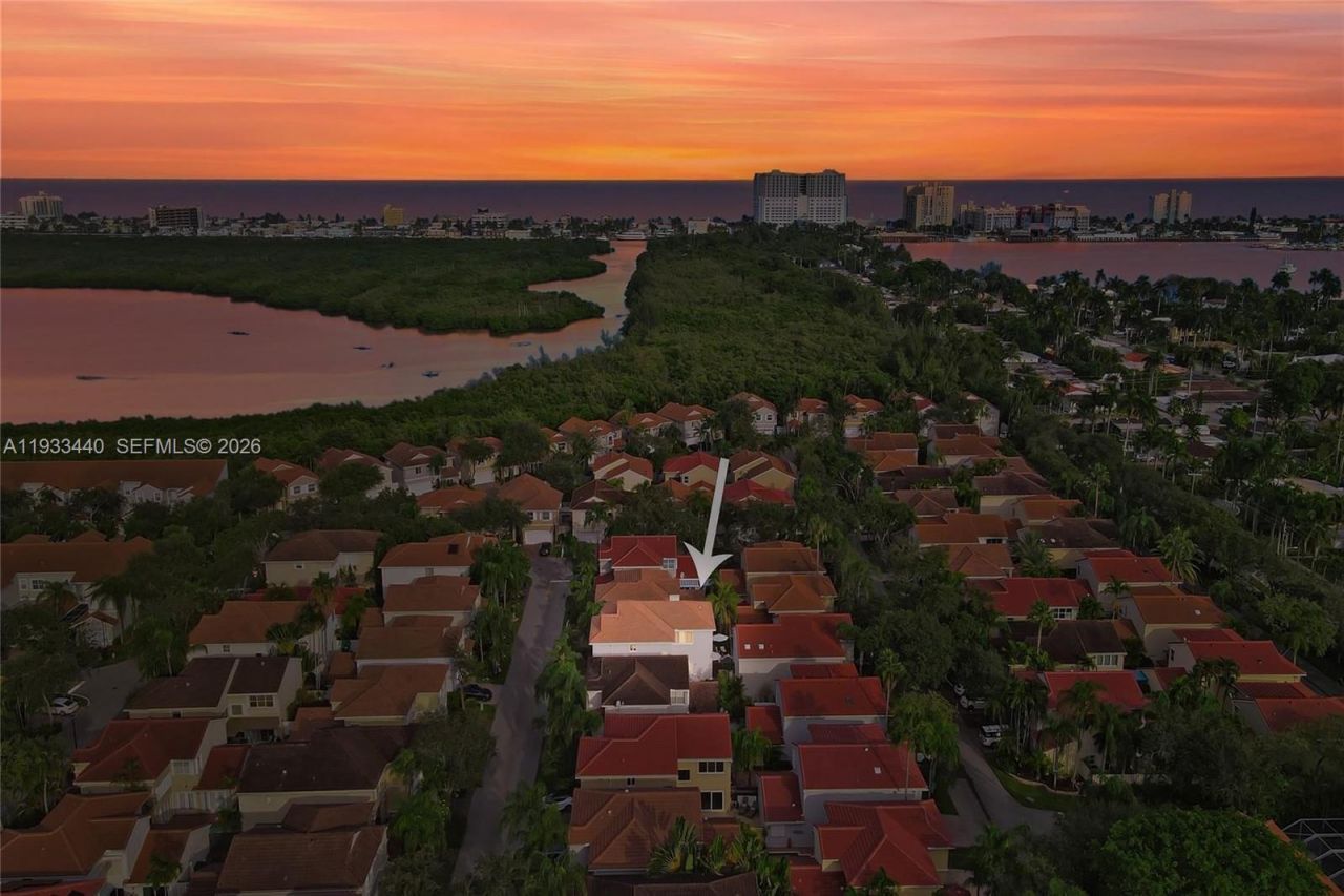 1046 Satinleaf St, Hollywood, FL 33019 Photo