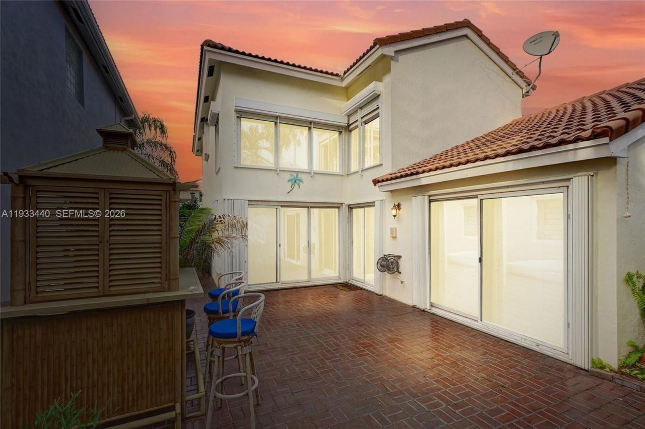 1046 Satinleaf St, Hollywood, FL 33019 Photo