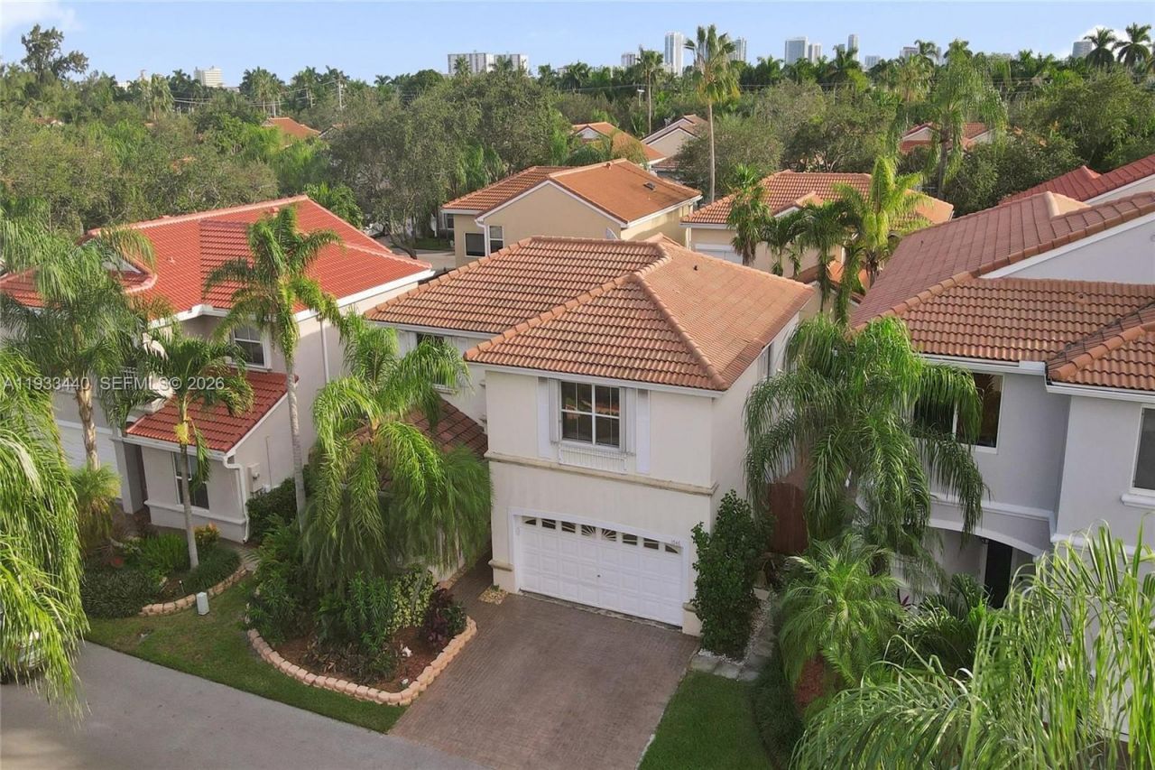 1046 Satinleaf St, Hollywood, FL 33019 Photo