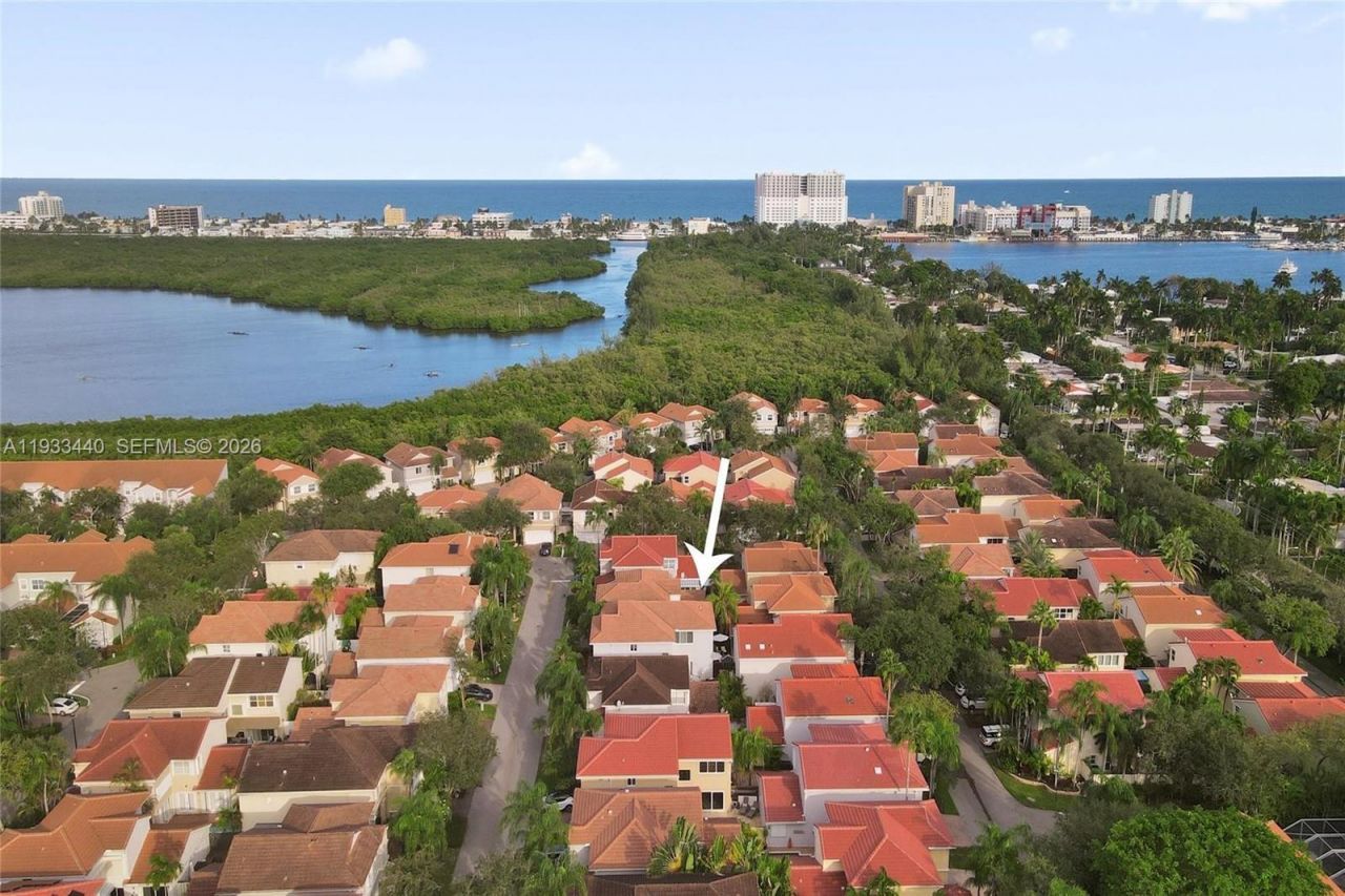 1046 Satinleaf St, Hollywood, FL 33019 Photo