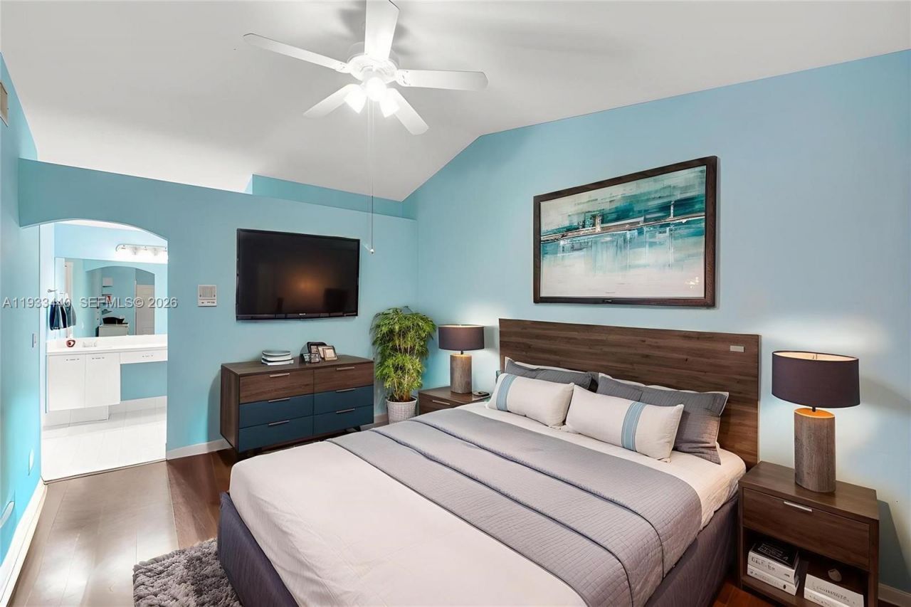 1046 Satinleaf St, Hollywood, FL 33019 Photo