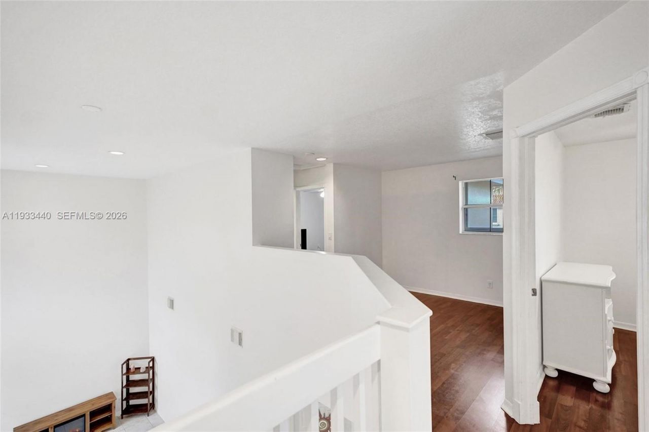 1046 Satinleaf St, Hollywood, FL 33019 Photo