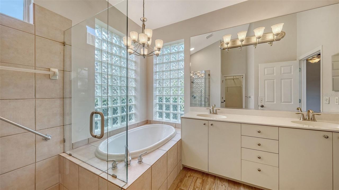 6519 Oakland Hills Drive, Lakewood Ranch, FL 34202 Photo