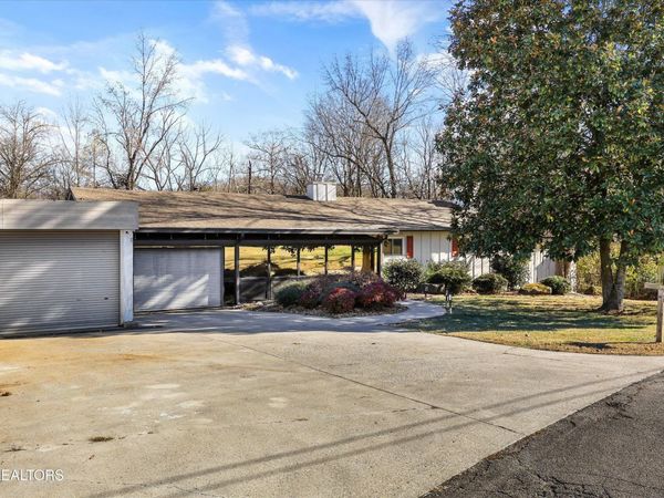 565 Hillcrest Circle, Etowah, TN 37331