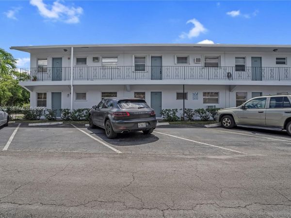 7401 Pines Blvd, Unit 221, Pembroke Pines, FL 33024