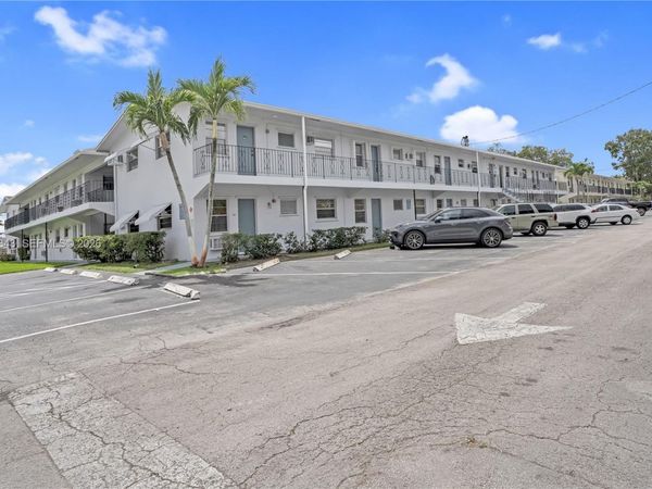 7401 Pines Blvd, Unit 221, Pembroke Pines, FL 33024