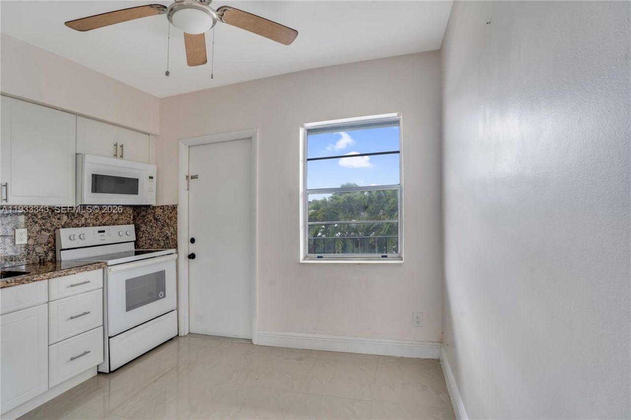 7401 Pines Blvd, Unit 221, Pembroke Pines, FL 33024 Photo