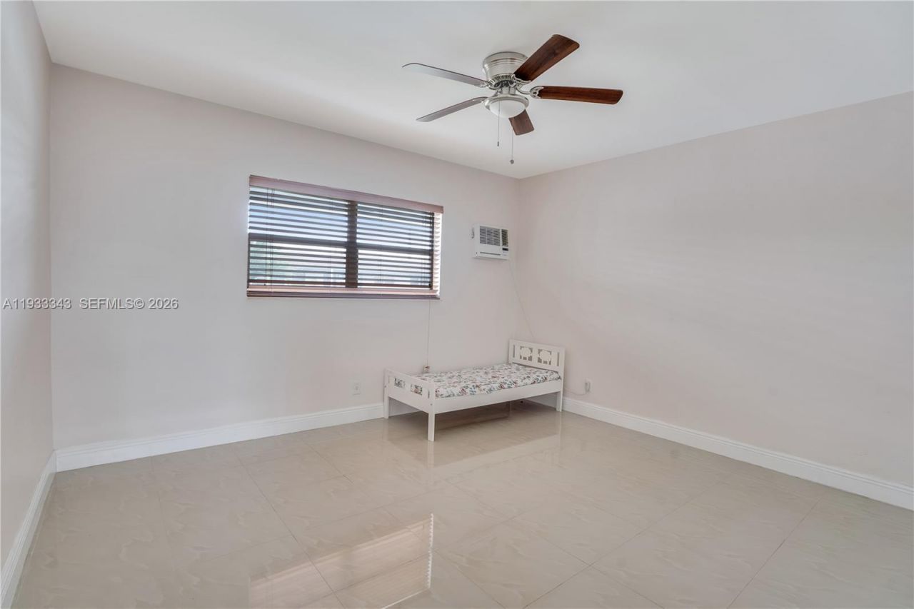 7401 Pines Blvd, Unit 221, Pembroke Pines, FL 33024 Photo