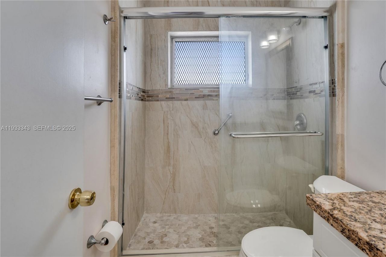 7401 Pines Blvd, Unit 221, Pembroke Pines, FL 33024 Photo