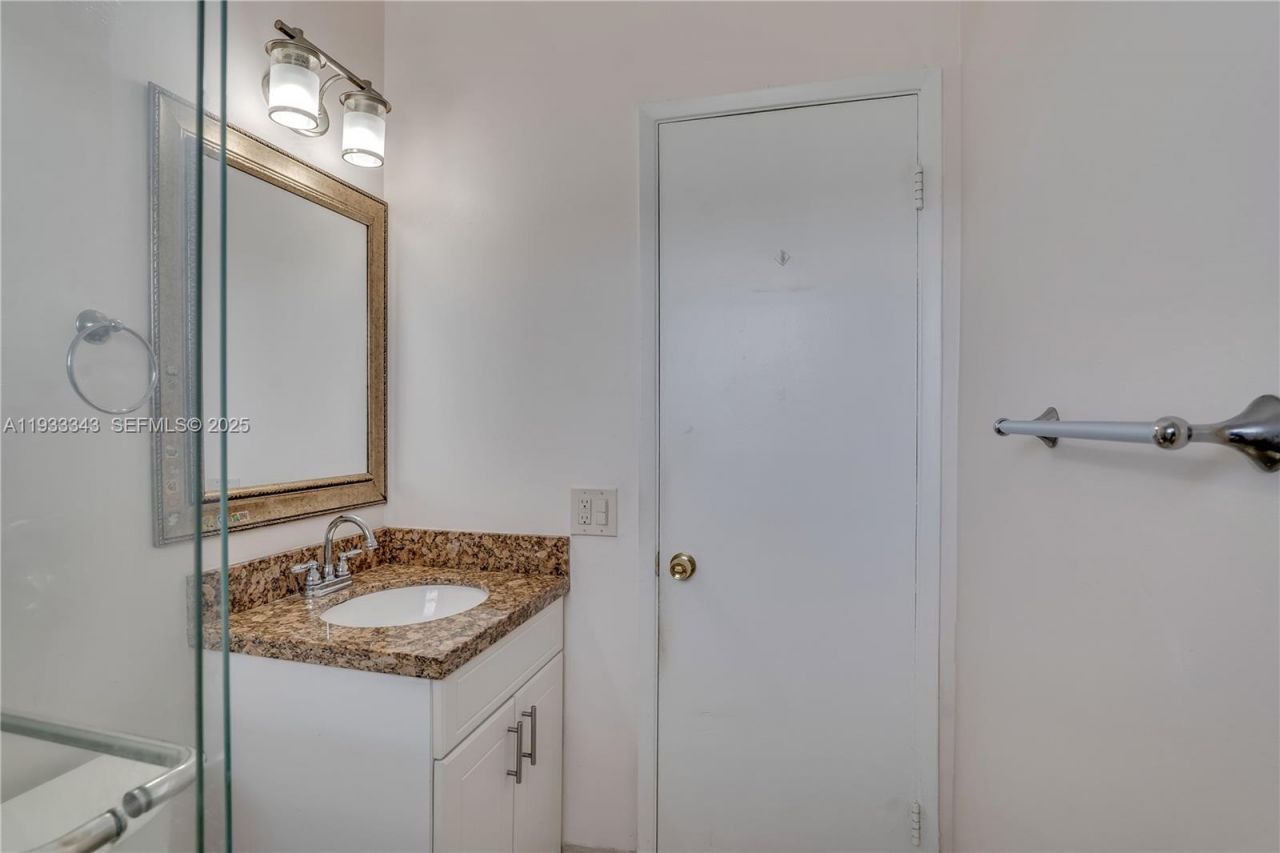 7401 Pines Blvd, Unit 221, Pembroke Pines, FL 33024 Photo