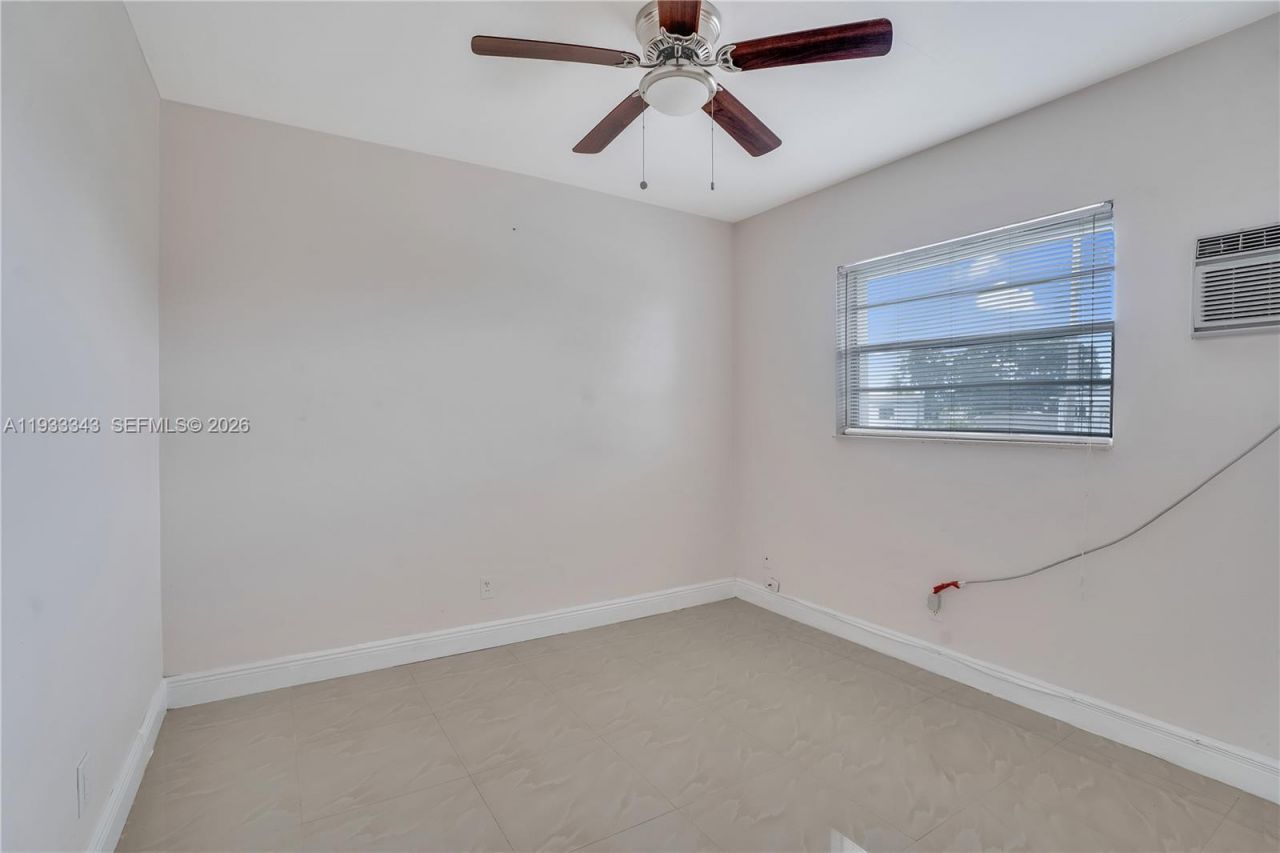 7401 Pines Blvd, Unit 221, Pembroke Pines, FL 33024 Photo