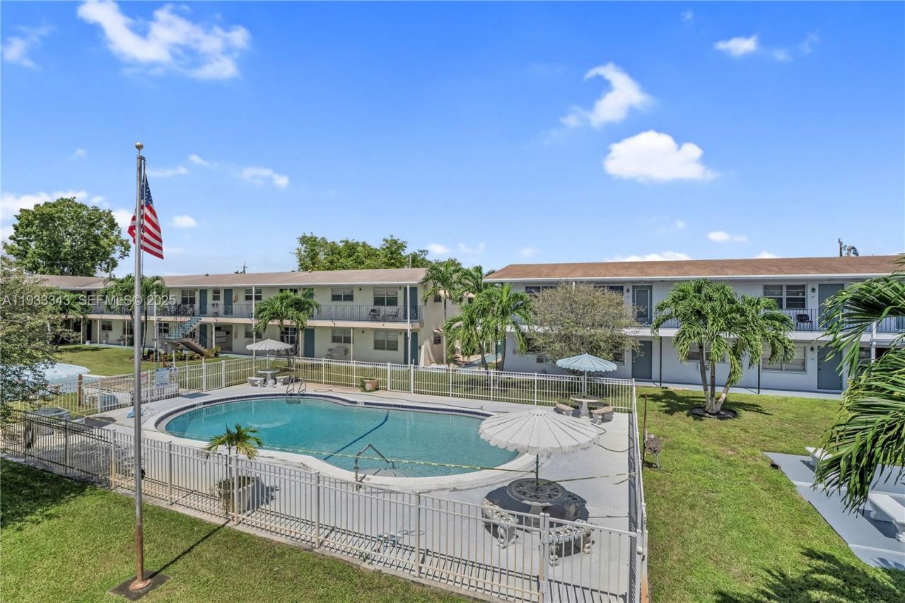 7401 Pines Blvd, Unit 221, Pembroke Pines, FL 33024 Photo