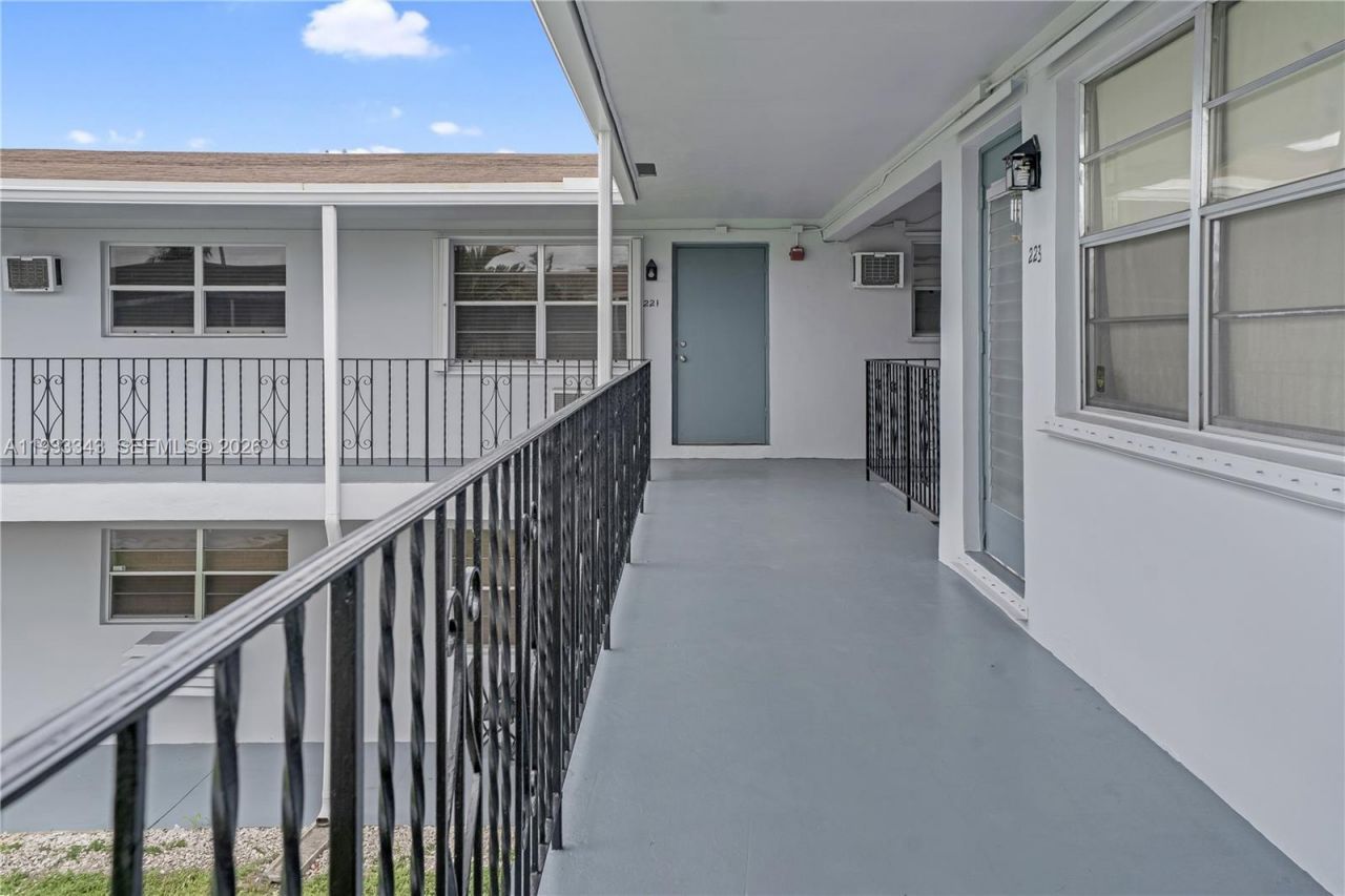 7401 Pines Blvd, Unit 221, Pembroke Pines, FL 33024 Photo