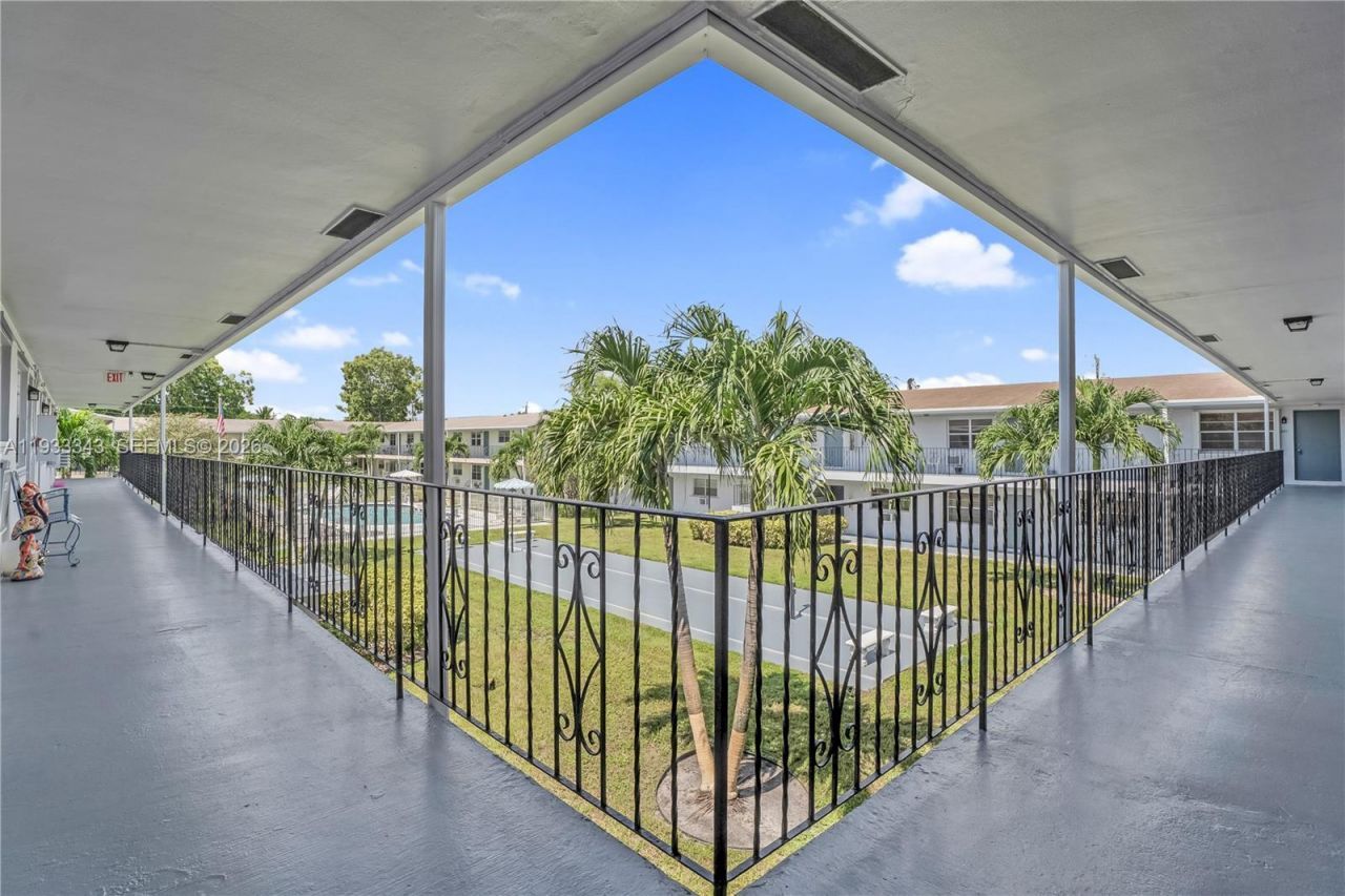 7401 Pines Blvd, Unit 221, Pembroke Pines, FL 33024 Photo
