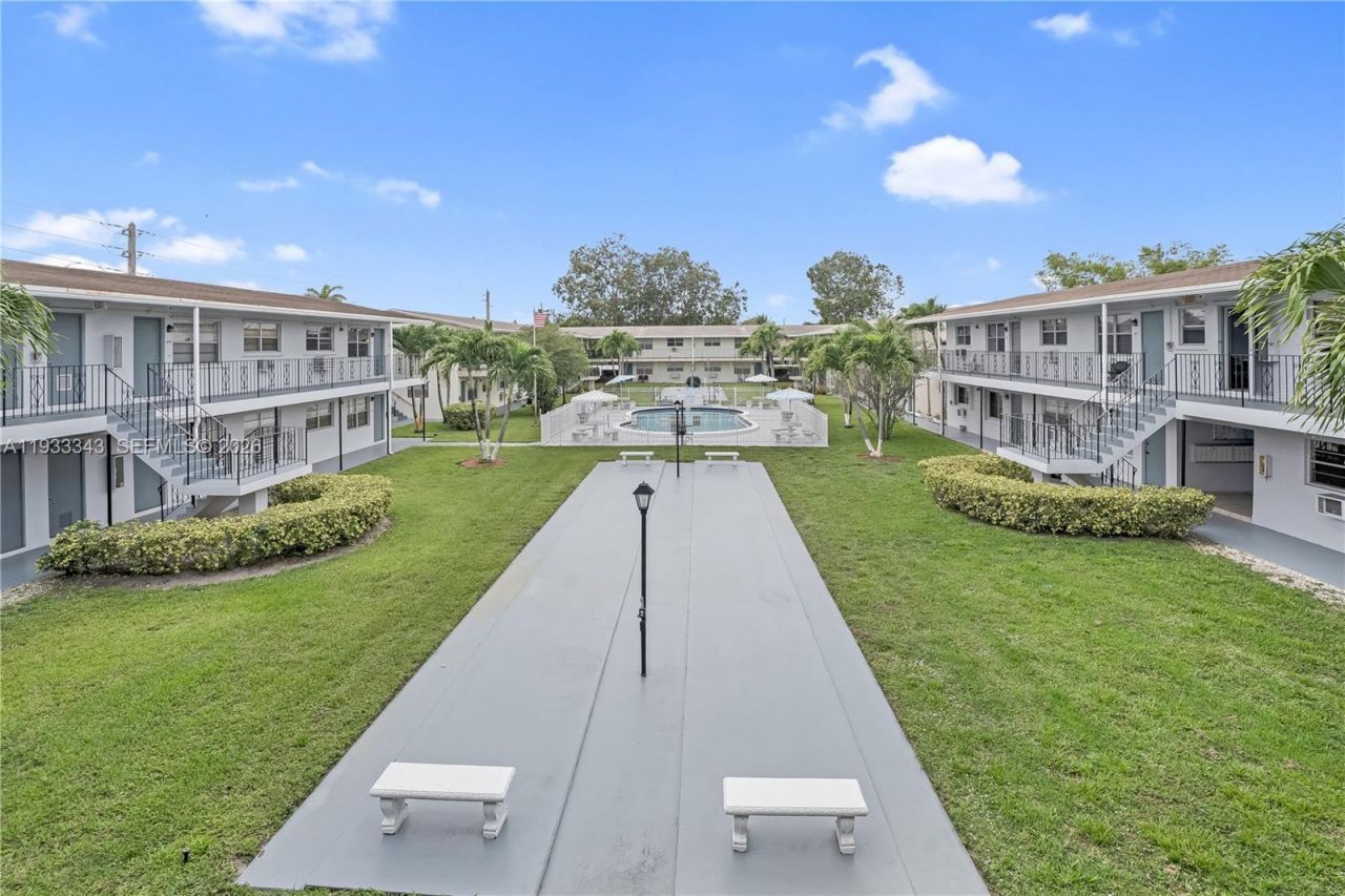 7401 Pines Blvd, Unit 221, Pembroke Pines, FL 33024 Photo