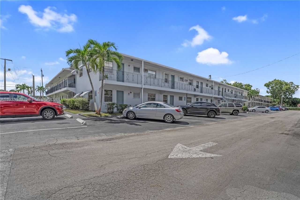 7401 Pines Blvd, Unit 221, Pembroke Pines, FL 33024 Photo