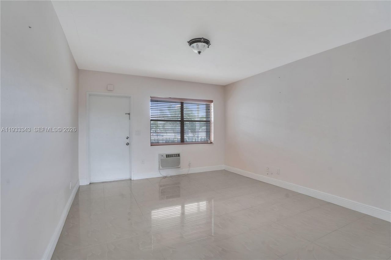 7401 Pines Blvd, Unit 221, Pembroke Pines, FL 33024 Photo