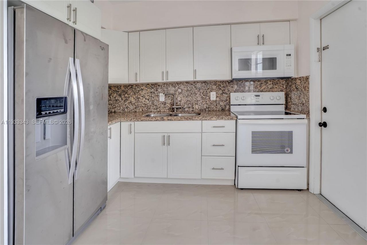 7401 Pines Blvd, Unit 221, Pembroke Pines, FL 33024 Photo