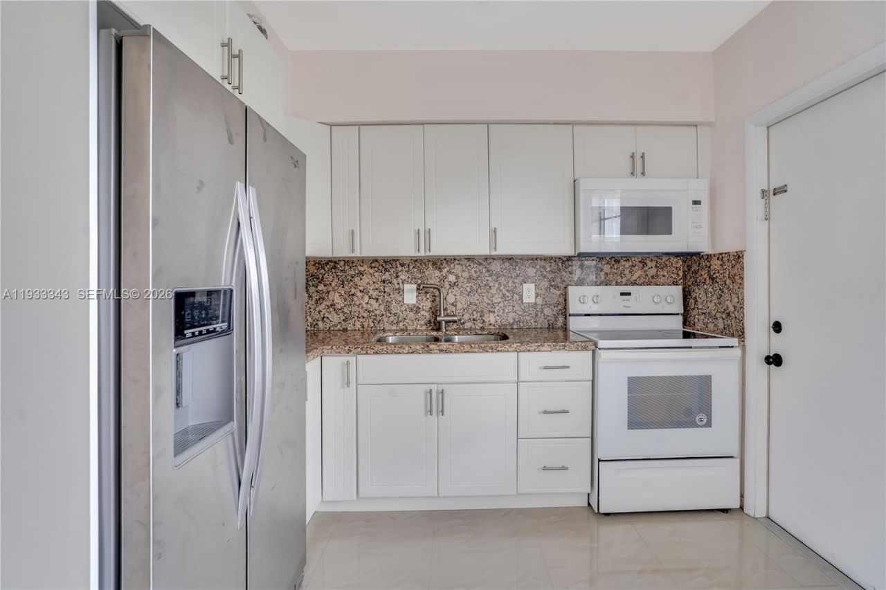 7401 Pines Blvd, Unit 221, Pembroke Pines, FL 33024 Photo