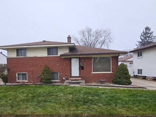 9814 Cass Avenue, Taylor, MI 48180