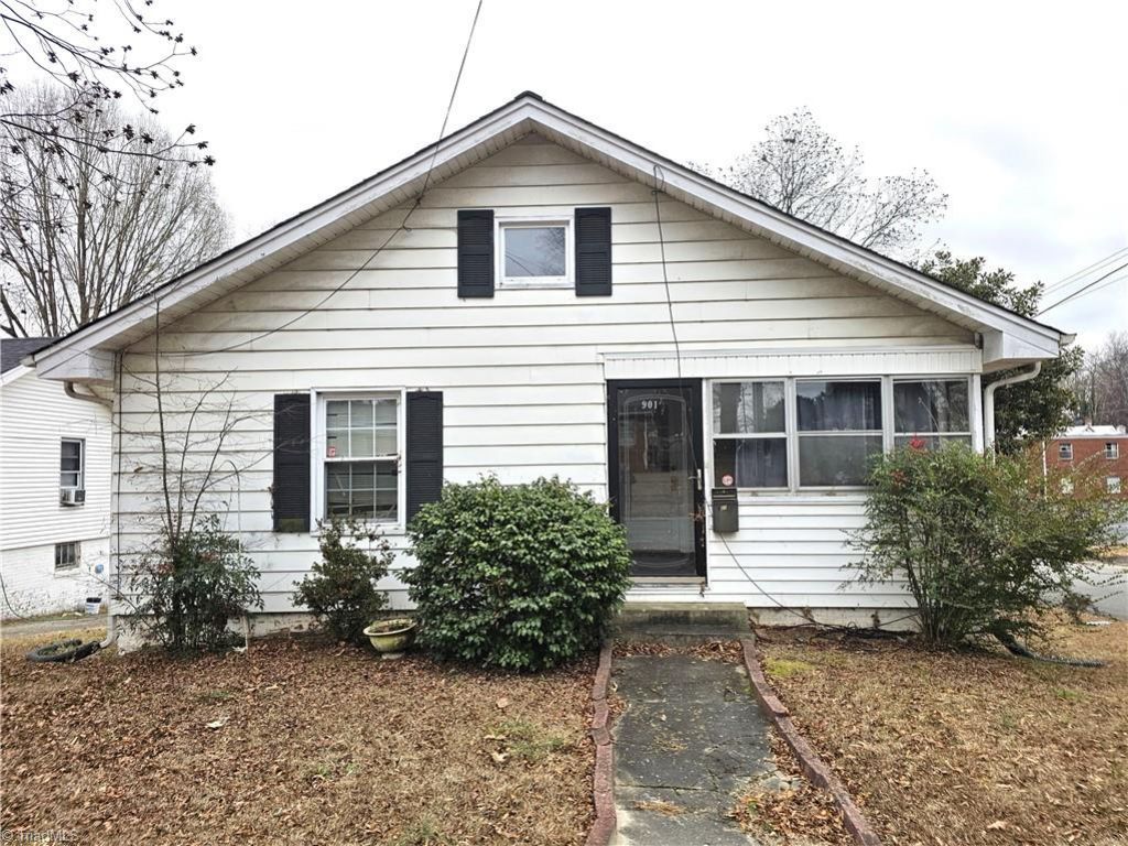 901 Grace Avenue, Burlington, NC 27217 Main Photo