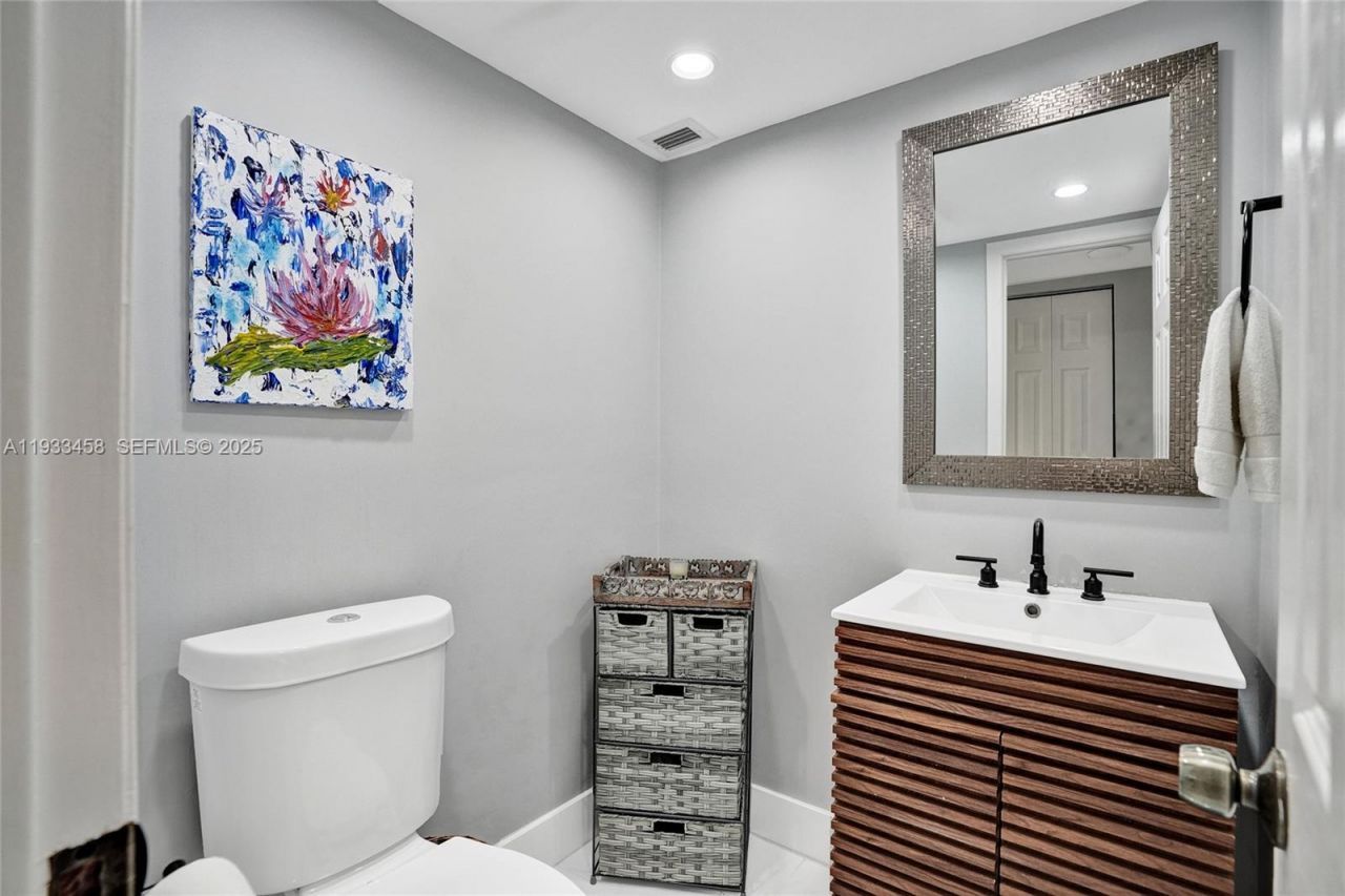 2750 NE 183rd St, Unit 2412, Aventura, FL 33160 Photo