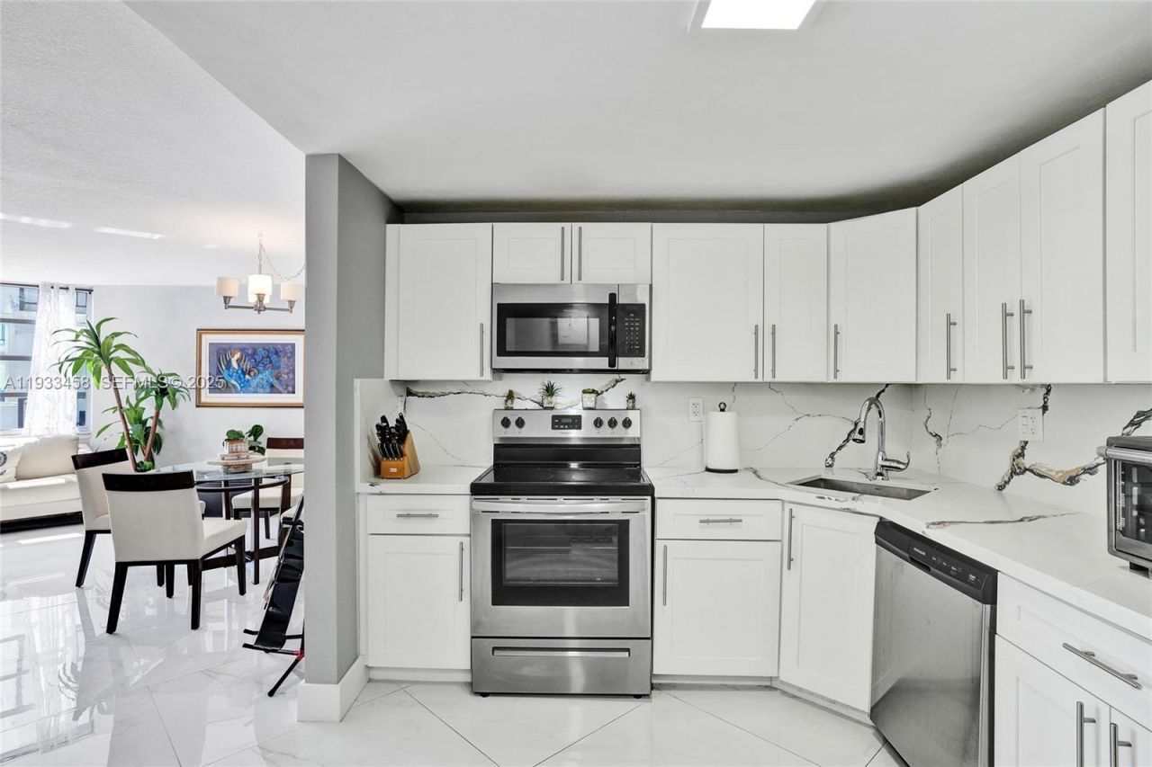 2750 NE 183rd St, Unit 2412, Aventura, FL 33160 Photo