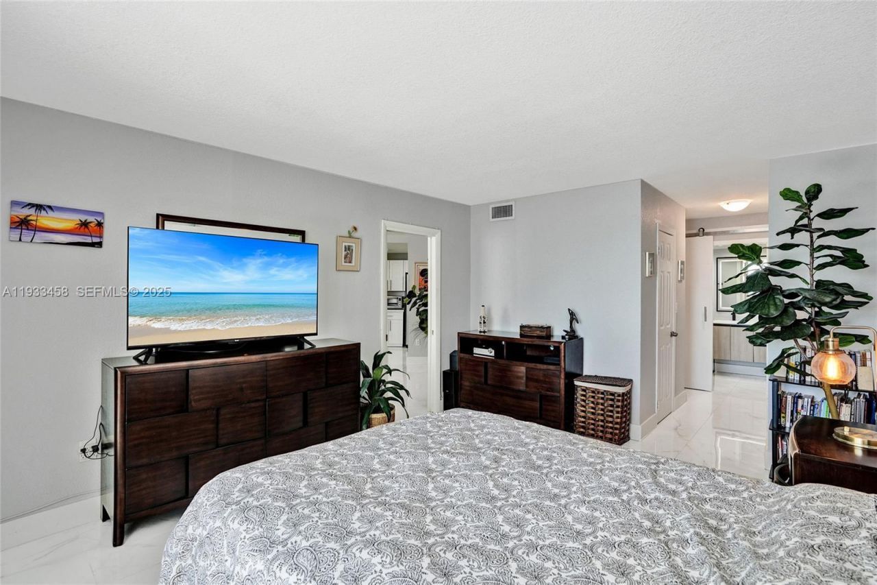 2750 NE 183rd St, Unit 2412, Aventura, FL 33160 Photo