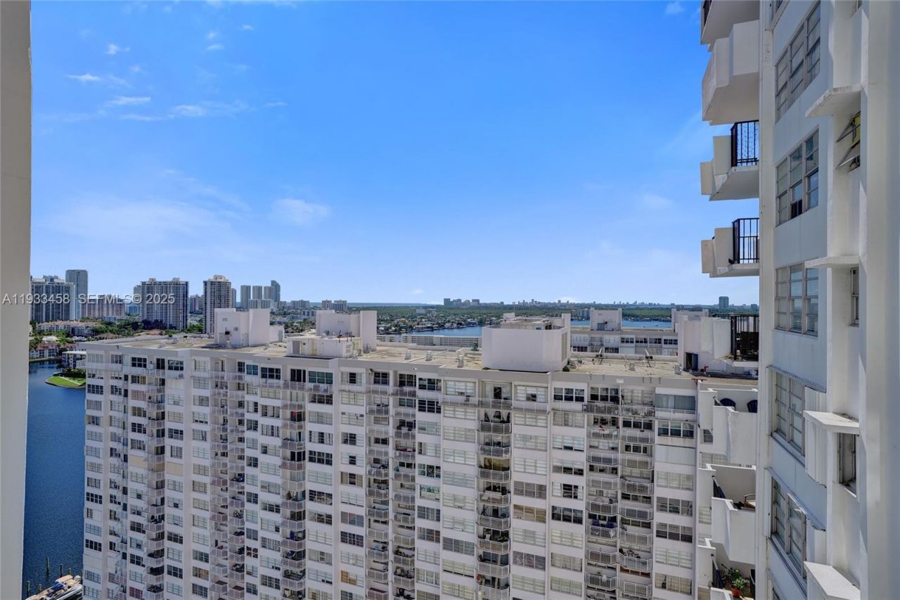 2750 NE 183rd St, Unit 2412, Aventura, FL 33160 Photo