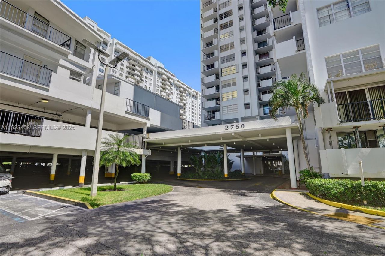 2750 NE 183rd St, Unit 2412, Aventura, FL 33160 Photo
