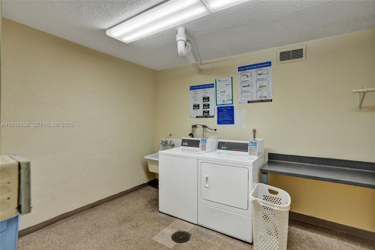 2750 NE 183rd St, Unit 2412, Aventura, FL 33160 Photo