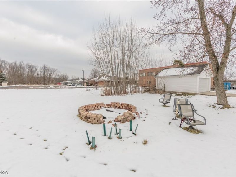 21082 Westwood Drive, Strongsville, OH 44149 Photo 5