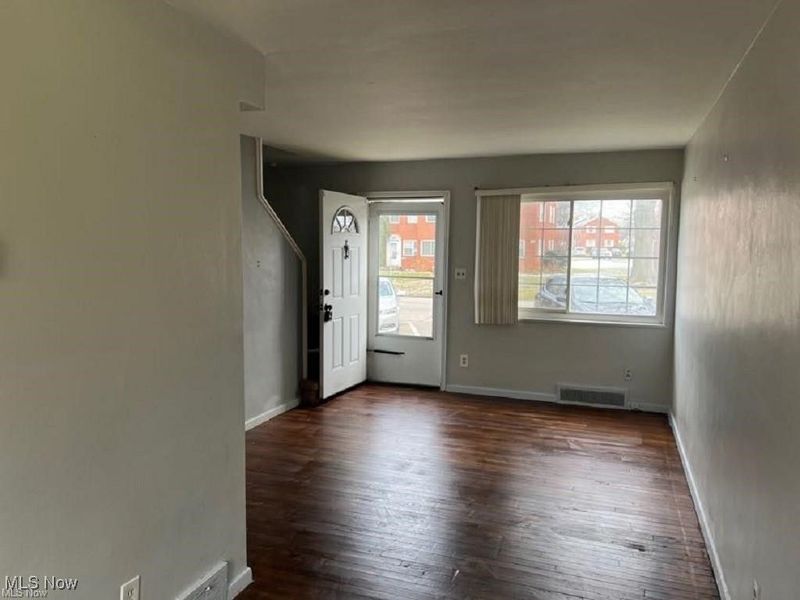 421 Kenwood Drive, Unit G, Euclid, OH 44123 Photo 3